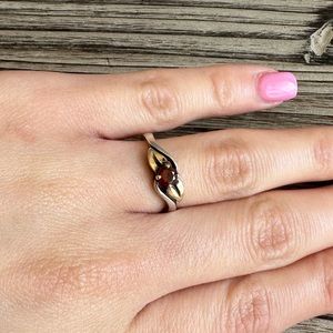 James Avery 14k gold and Silver leaf Vintage garnet ring size 5